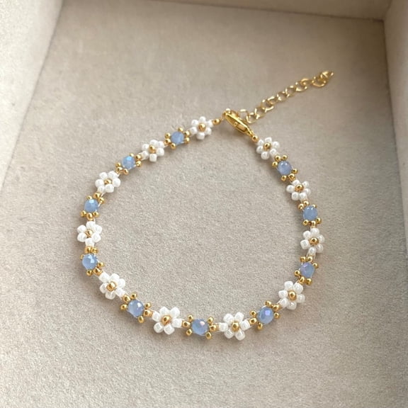 Dainty Daisy Floral Beaded Bracelet with Extension Chain Soft Pastel Wrist Jewelry Gift for Women
