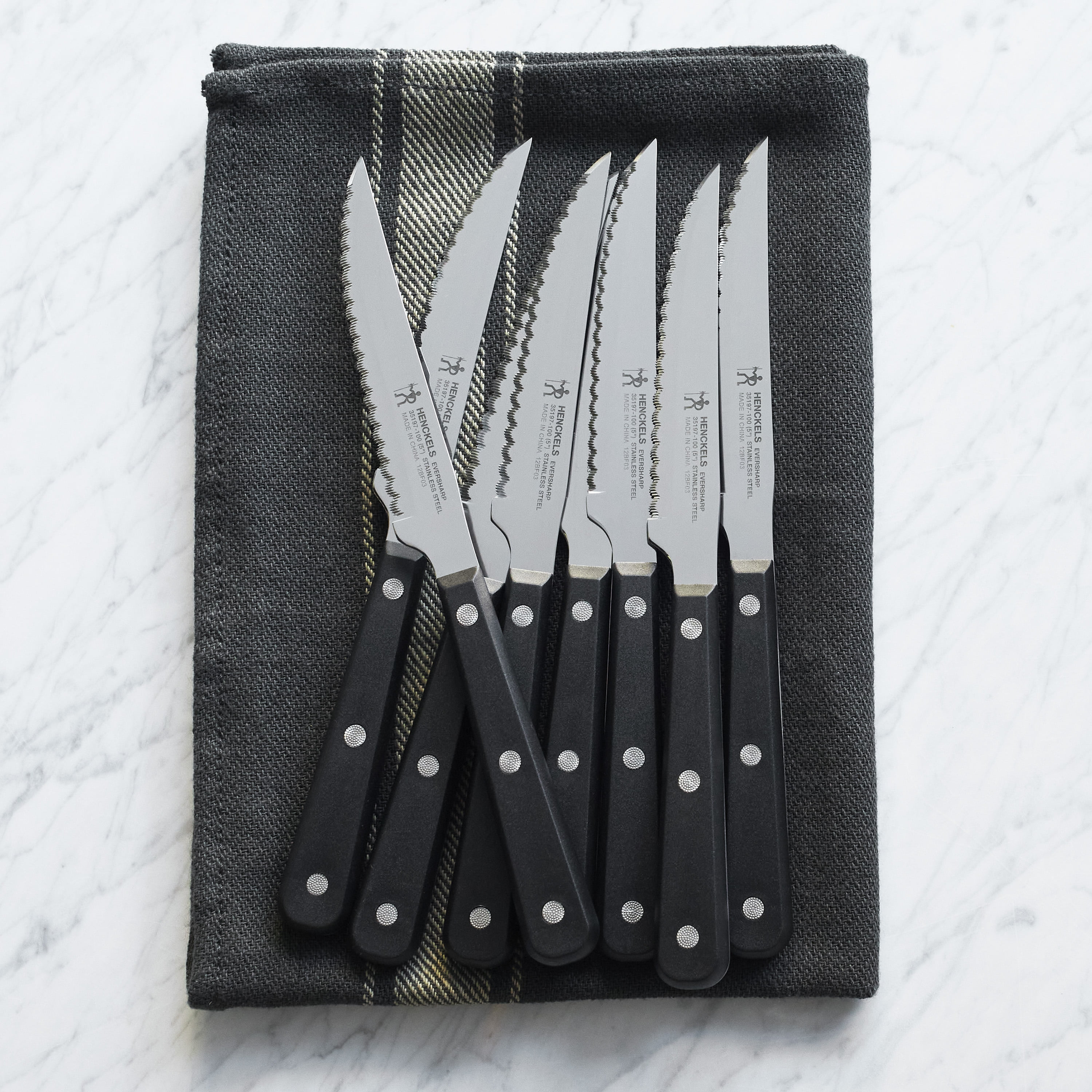 Aiheal Serrated Steak Knife Set, Stainless Steel Steak Knives Set of 8, Never Needs Sharpening Dinner Knives, Micro Serrated Steak Knives with Gift