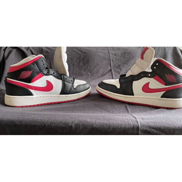Size 5 A i r-Jor-dan 1 MID (GS) BLACK VERY BERRY WHITE PRE-OWNED Red