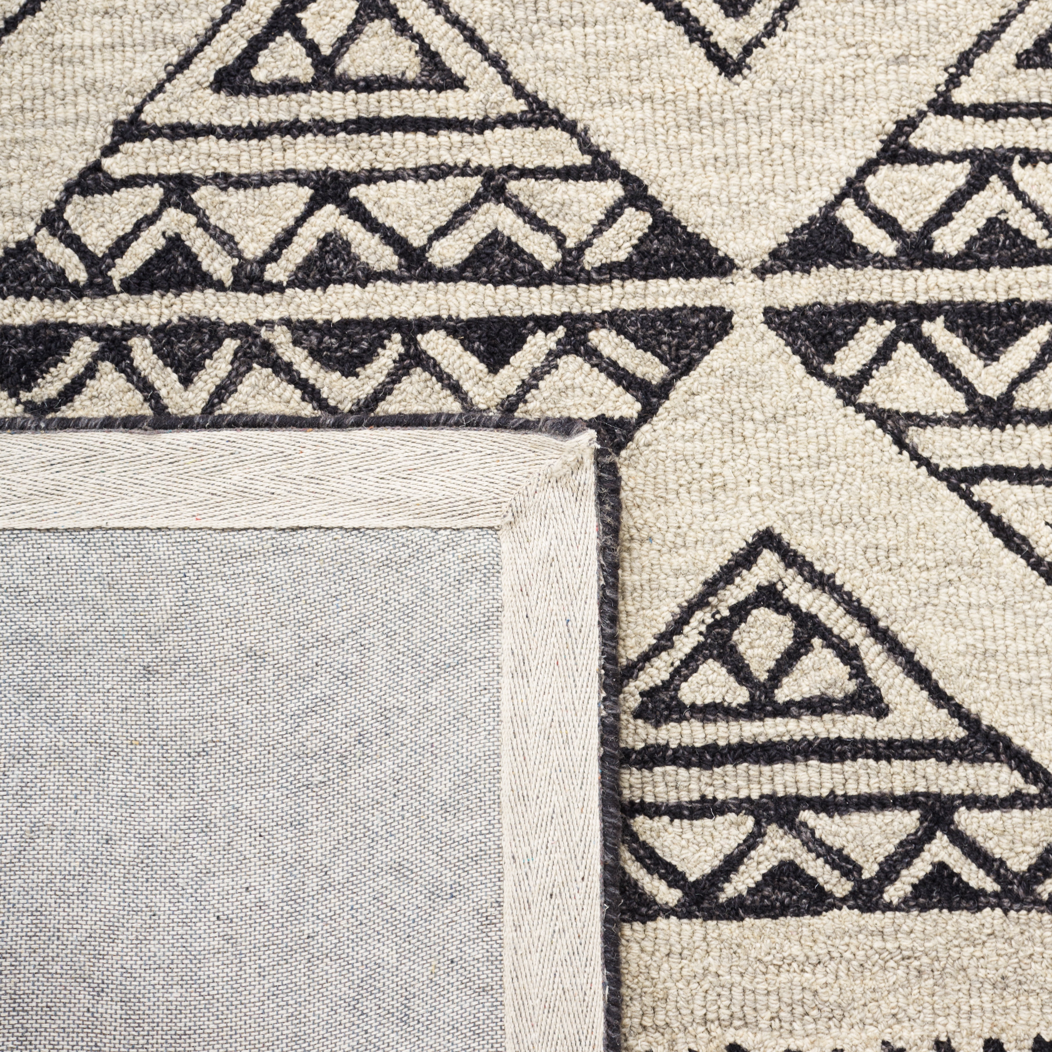 SAFAVIEH Metro Andrew Diamond Area Rug, Black/Beige, 5' x 8'