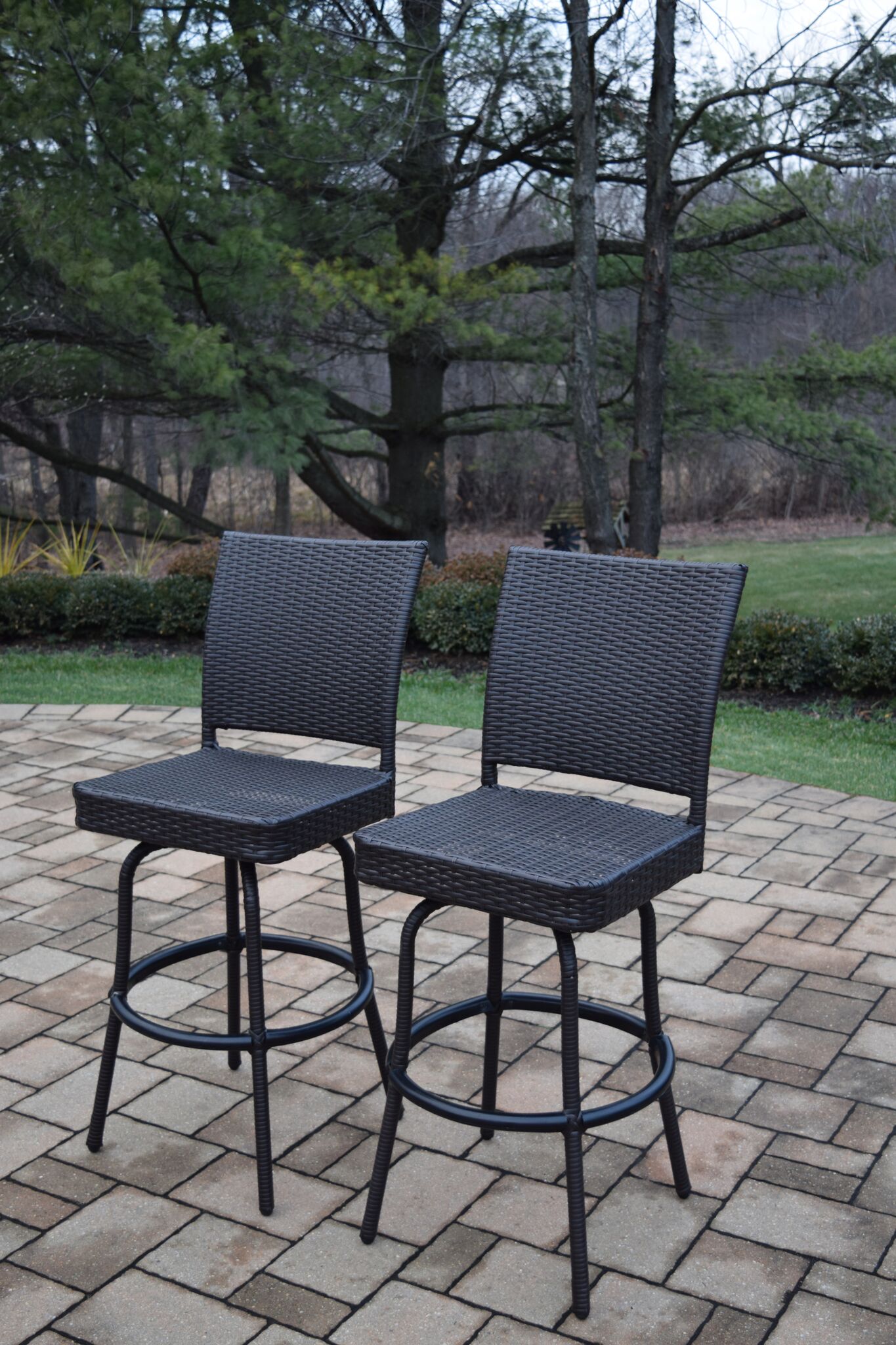 black outdoor swivel bar stools