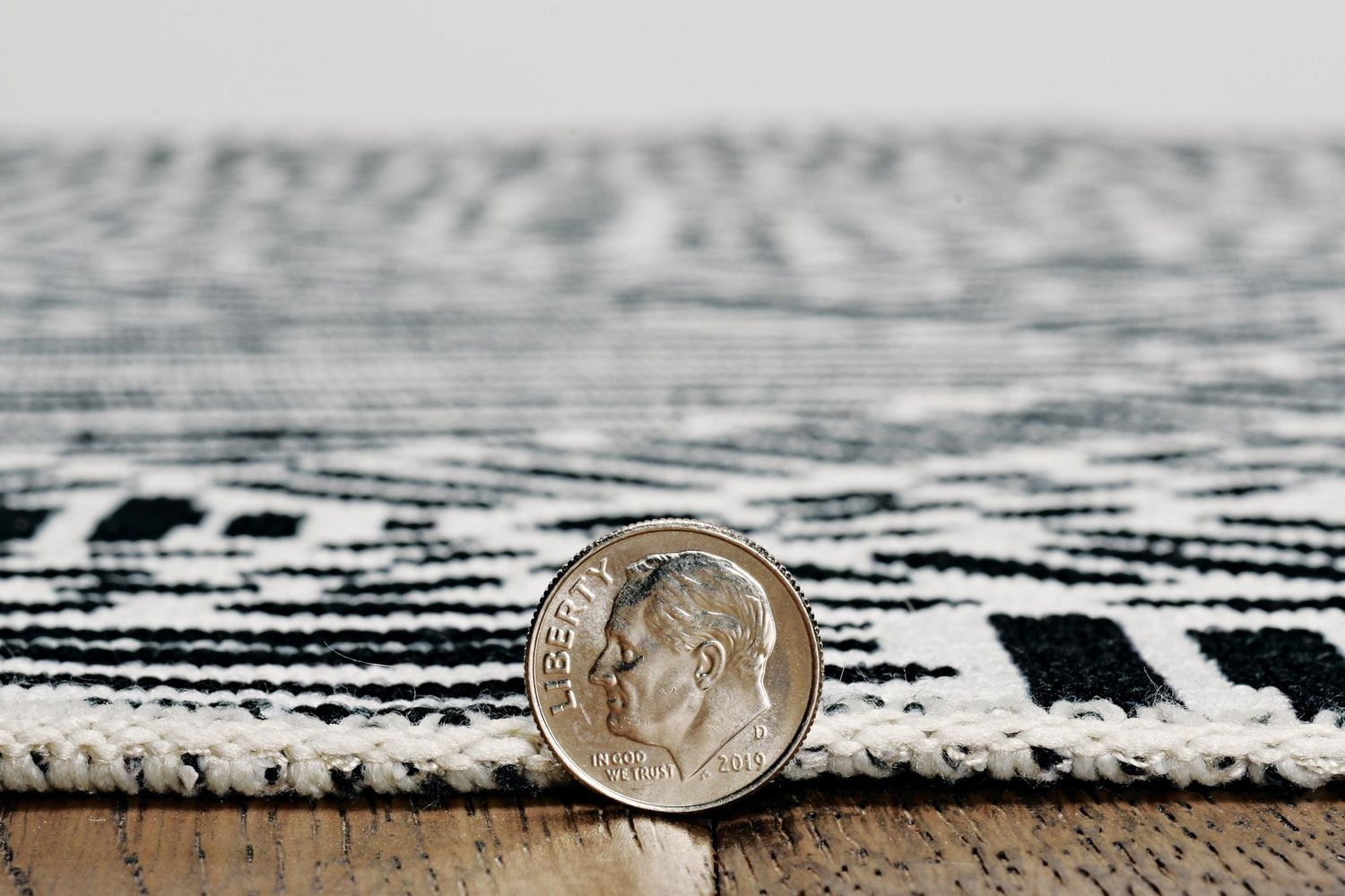 Tapis lavable Cayden 5 pi x 7 pi ivoire et noir