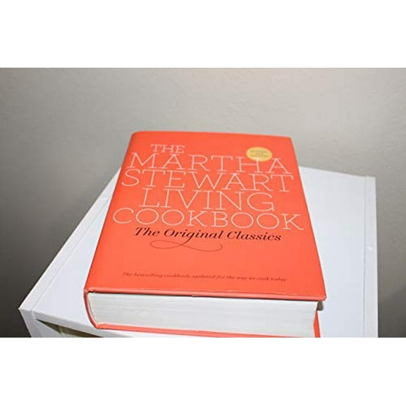 Pre-Owned The Martha Stewart Living Cookbook: The Original Classics (Hardcover) 0307393828 9780307393821