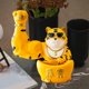 thumbnail image 4 of Cuenco de almacenamiento con estatua de gato de la suerte, contenedor de artículos diversos, organizador de escritorio con escultura de animal Amarillo, 4 of 9