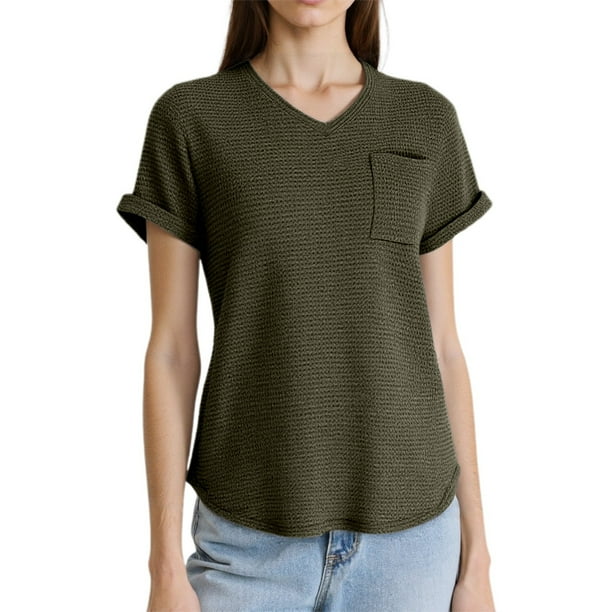 Camiseta de punto de manga corta con cuello en V y bolsillos para mujer. Top cómodo y casual para el verano.