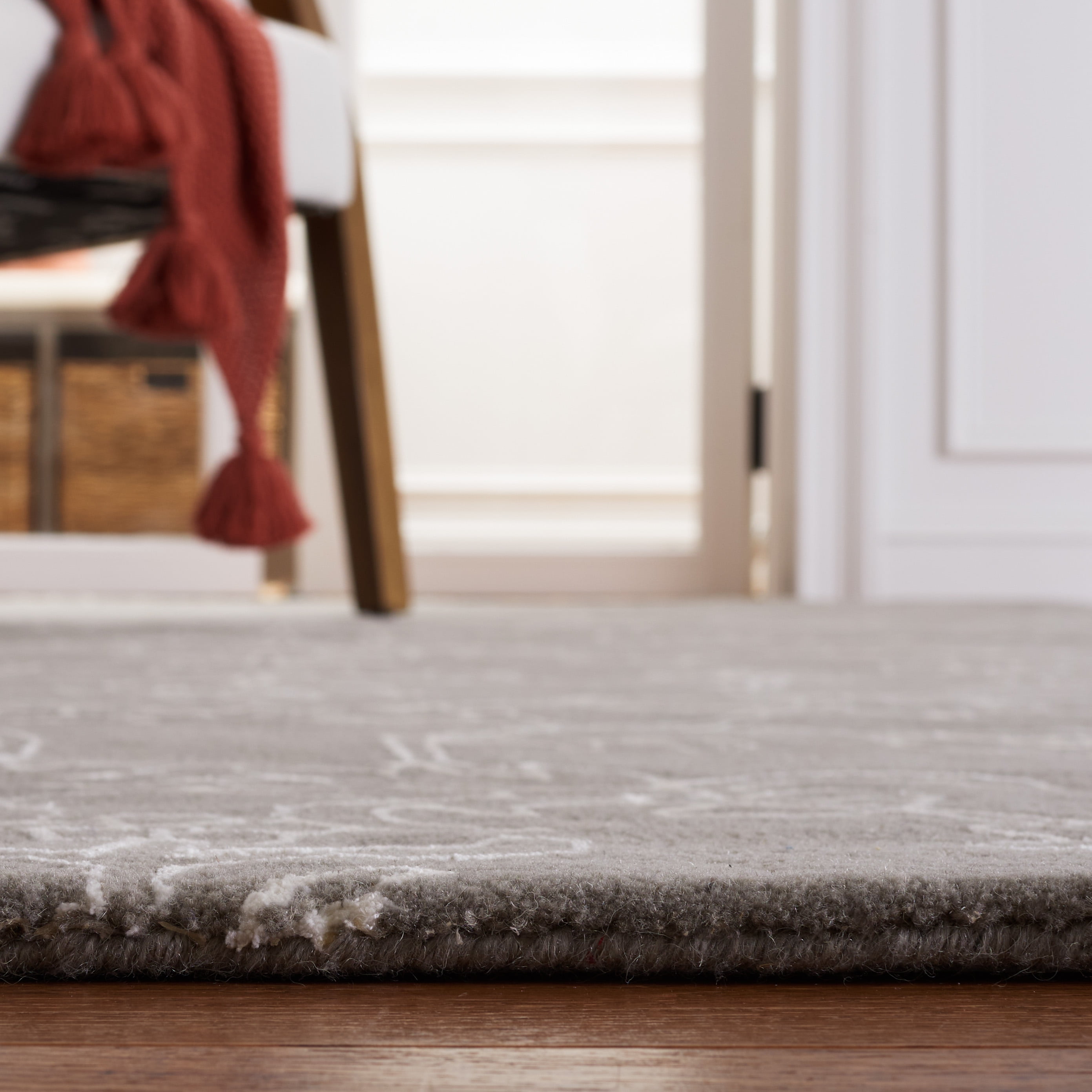SAFAVIEH Fifth Avenue Deena Floral Area Rug, Dark Grey/Ivory, 4' x 6'