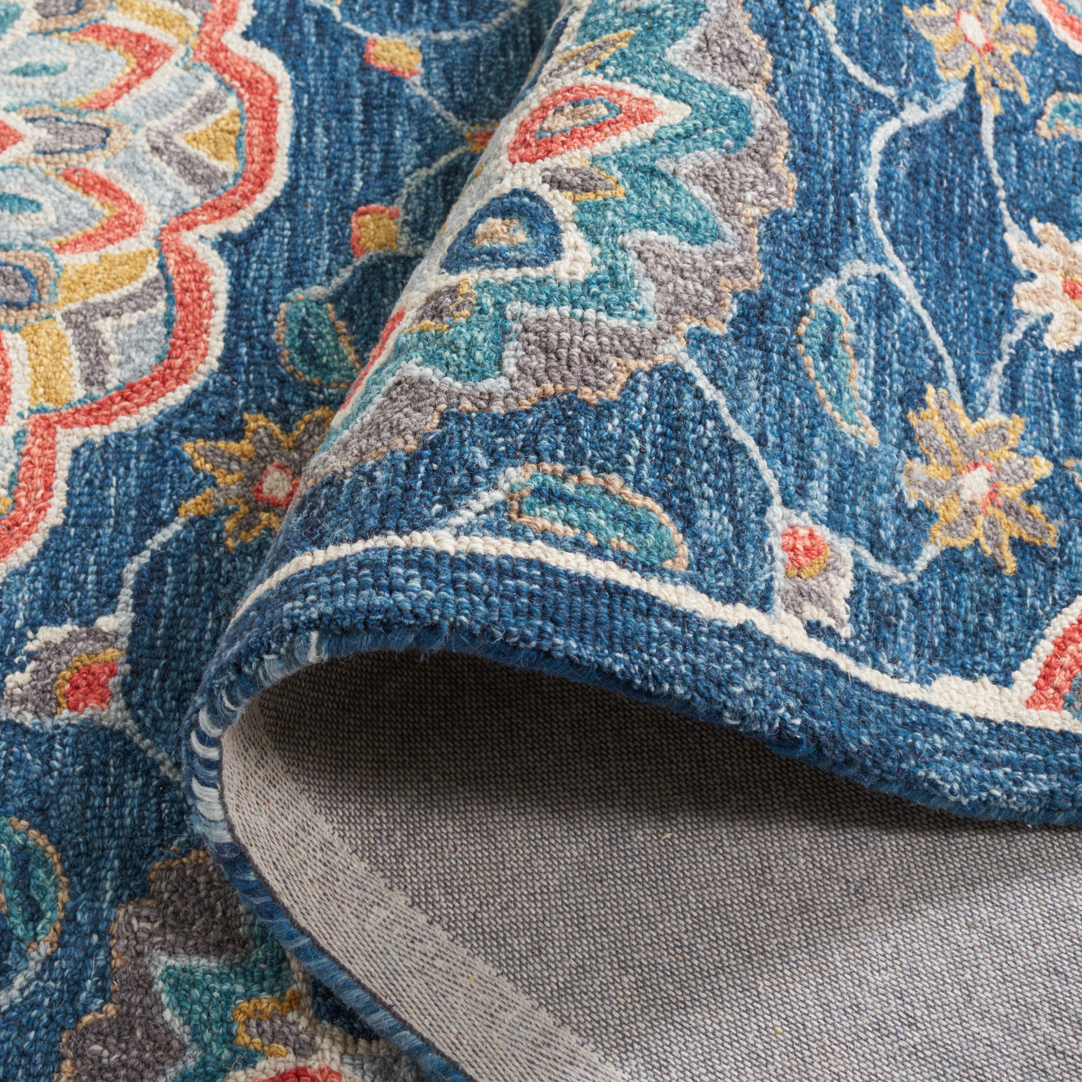SAFAVIEH Blossom Tris Floral Area Rug, Blue/Red, 5' x 8'
