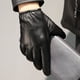 thumbnail image 1 of Guantes de cuero para hombre, otoño e invierno, terciopelo grueso, cálido, para conducir, motocicleta, pantalla táctil, guantes de piel de oveja superior, 1 of 5