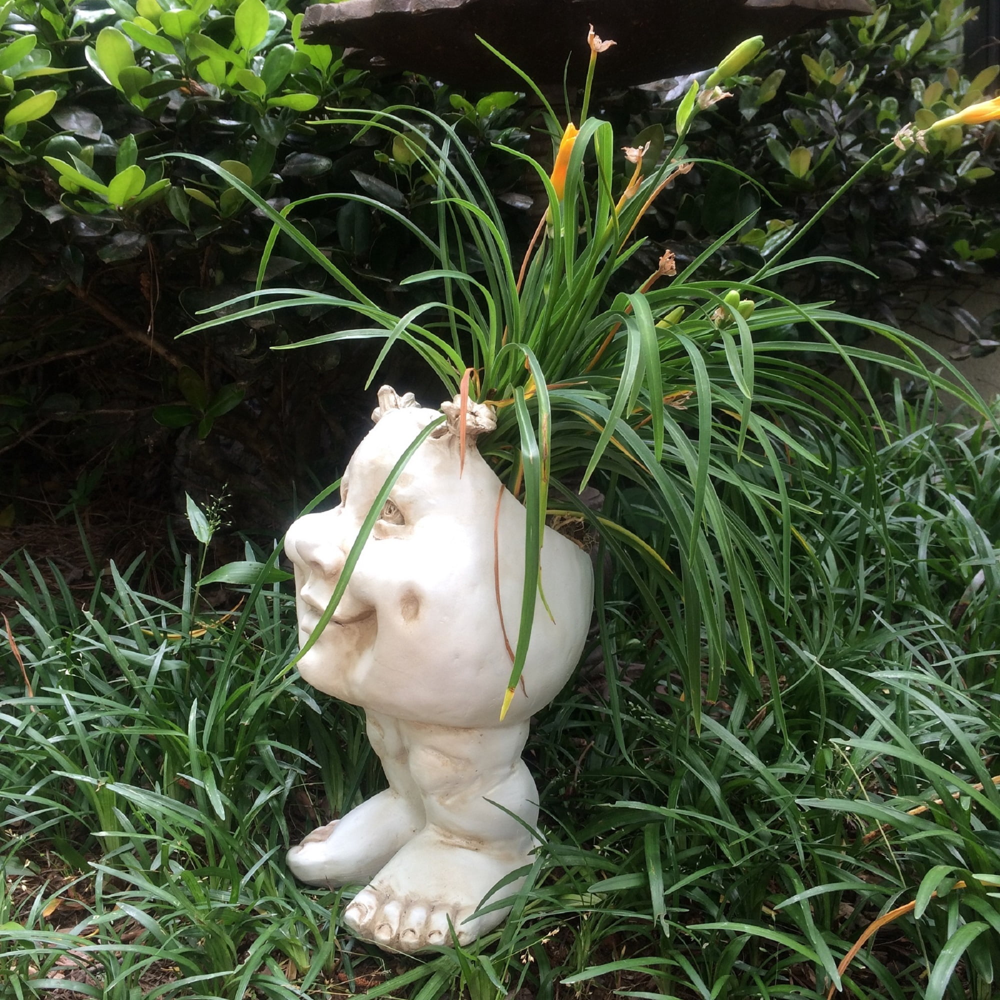 Homestyles Antique White Sister Suzy Q & Baby the Muggly Face Statue Planter Holds