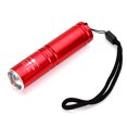 thumbnail image 1 of Soidarity Linterna portátil de 500 lúmenes, lámpara con zoom, suministros de iluminación nocturna para viajes al aire libre, escalada, ciclismo, pesca Ropa Deportiva, Zapatos Rojo Soidarity OD019538-01B, 1 of 6