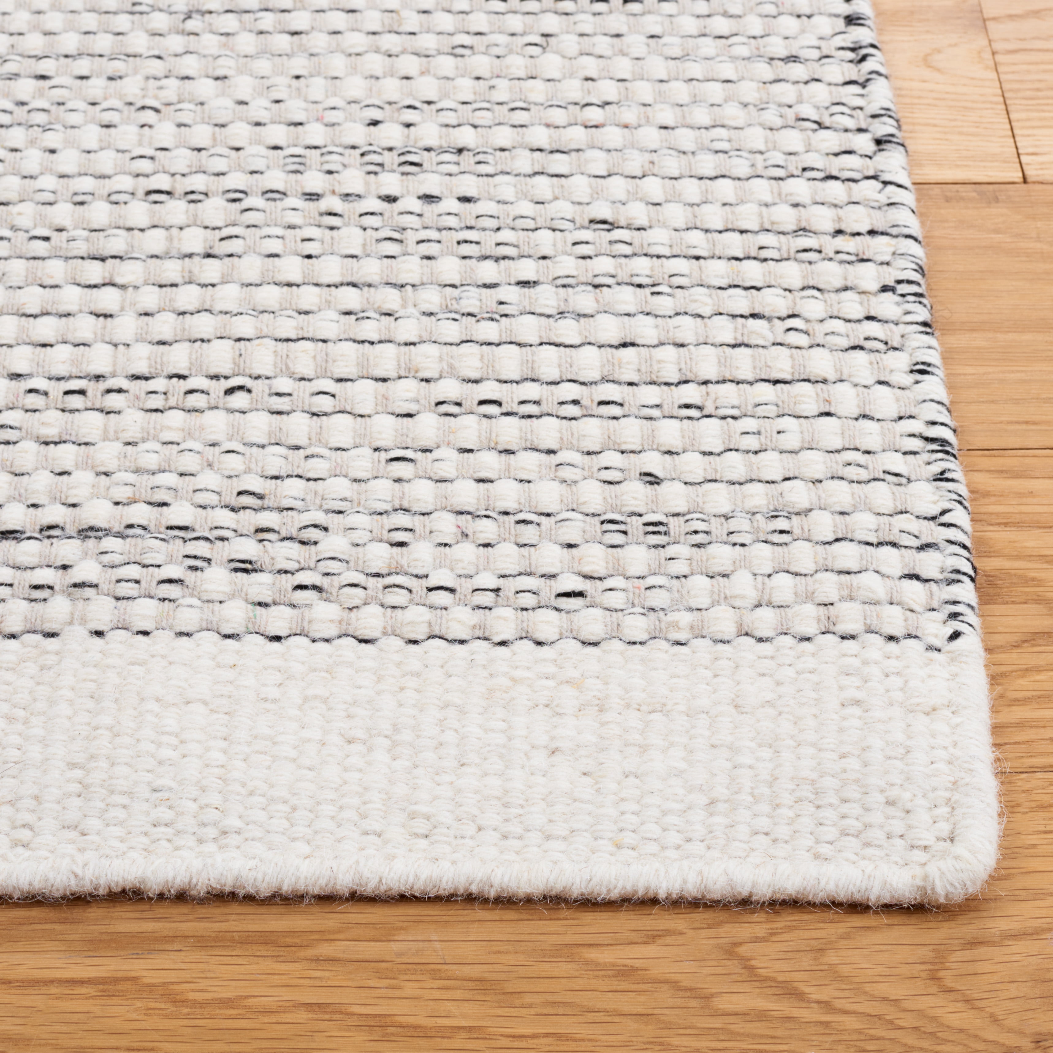SAFAVIEH Vermont Zarif Distressed Dotted Area Rug, Ivory/Black, 9' x 12'