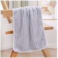 thumbnail image 1 of Nvzi 1 toalla de baño de forro polar coral, multiusos para baño, gimnasio, ducha, deportes, toalla. Resiste diversas situaciones sin esfuerzo. 35 x 75 cm (gris claro)., 1 of 5