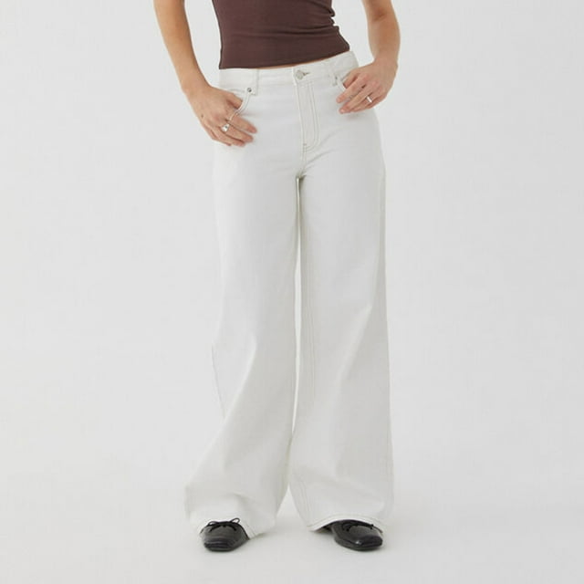 Women's Casual Jeans with Button Closure and Zipper Pockets - Solid Color Denim Pants for All Seasons