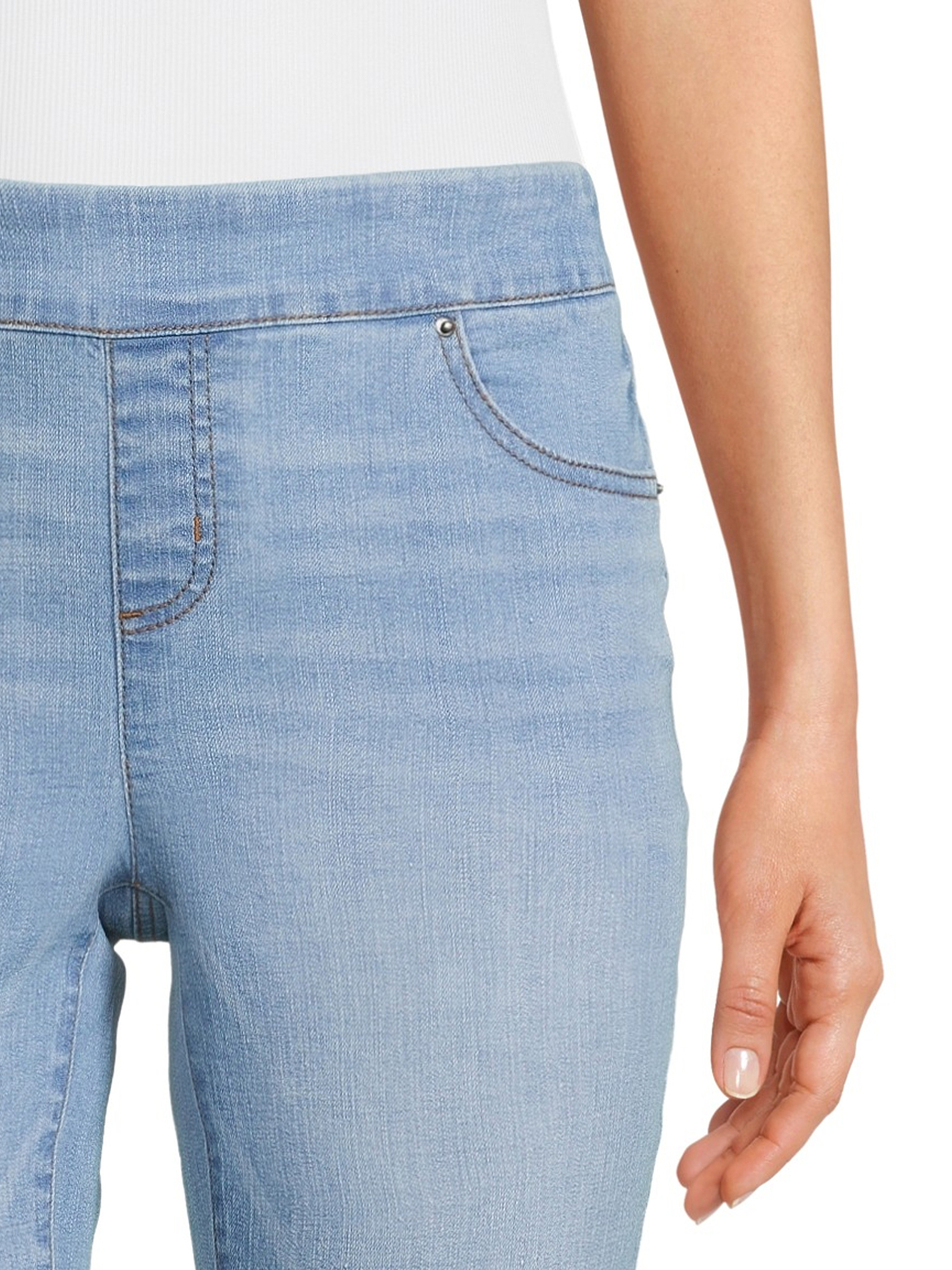 The Pioneer Woman, Pull-On Embroidered Cropped Jean, Womens - image 3 of 6