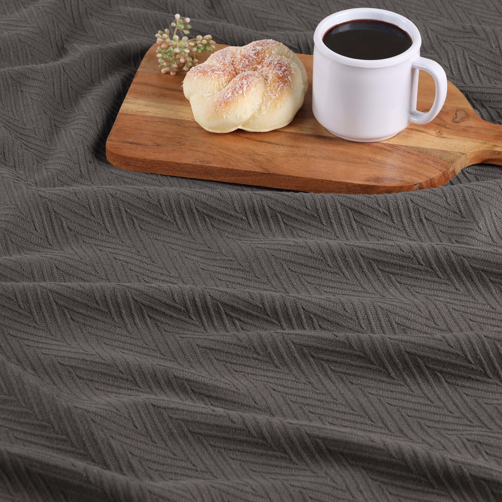 Superior Metro Chevron Zig-Zag All-Season Cotton Blanket, King, Charcoal