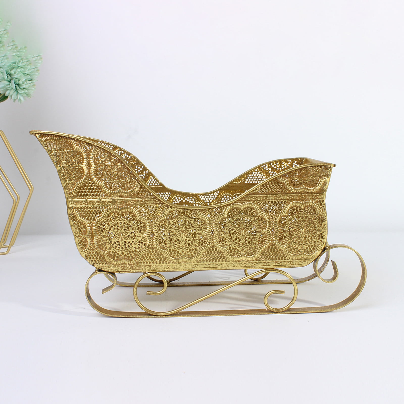 Holiday Sleigh Sculpture Iron Craft Candy Container Sleigh Basket Ornament For Seasonal Mantels Display Christmas Accent