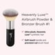 thumbnail image 2 of Brocha para polvos y bronceadores Heavenly Luxe Airbrush n.° 1 de It Cosmetics: para un acabado suave y uniforme, con efecto aerógrafo. Mango extragrande para una aplicación sencilla. Cerdas suaves y, 2 of 3