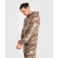 thumbnail image 2 of Sudadera con capucha Venum UFC Adrenaline Fight Week Desert Camo para hombre, 2 of 7
