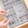 thumbnail image 4 of Caja para anillos Caja de terciopelo gris de 18 celosías + Caja de medio aro y media esponja gris + Caja de terciopelo gris de 6 celosías + Caja de terciopelo gris con plato vacío, 4 of 5
