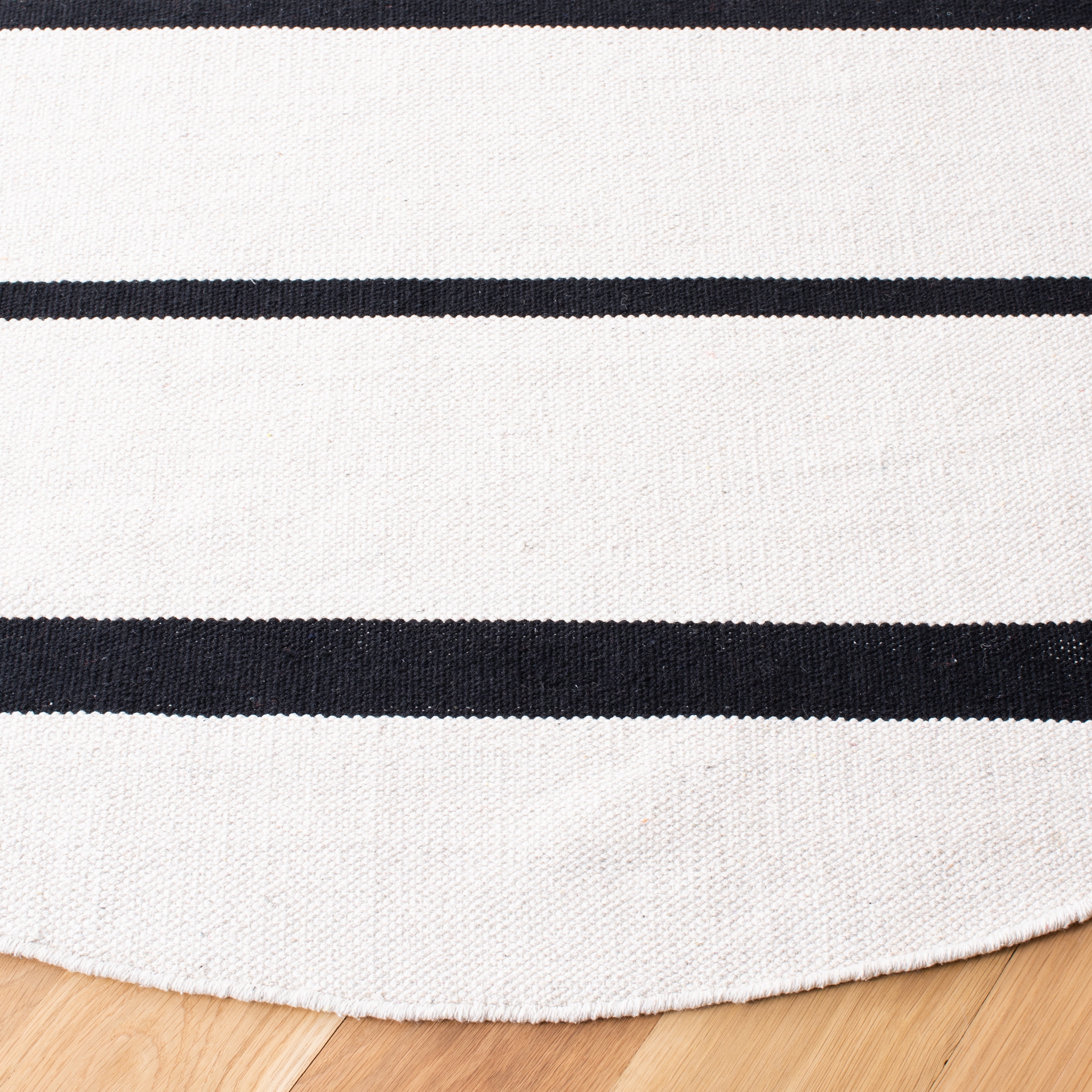 SAFAVIEH Montauk Oswald Geometric Striped Cotton Area Rug, Ivory/Black, 8' x 8' Round