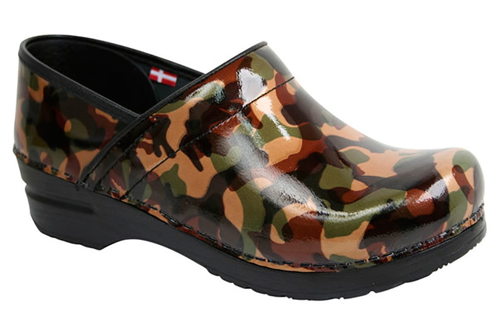 clogs camouflage