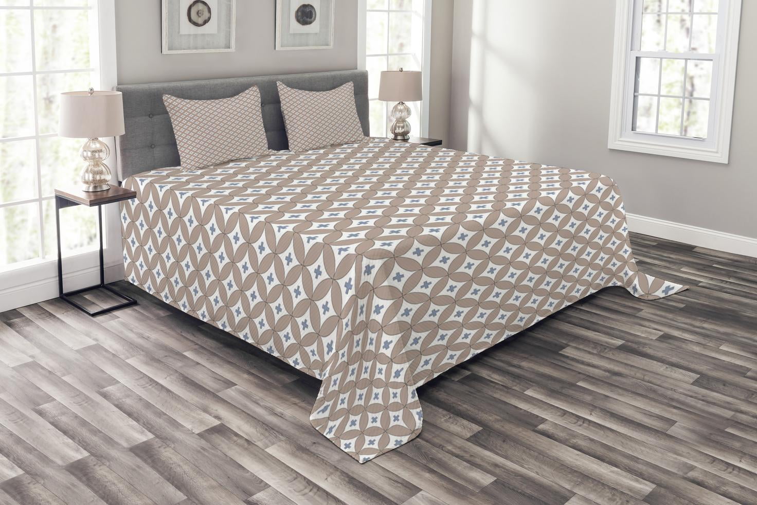 Geometric Bedspread Set, Entwined Circles with Small Plus Signs Inside