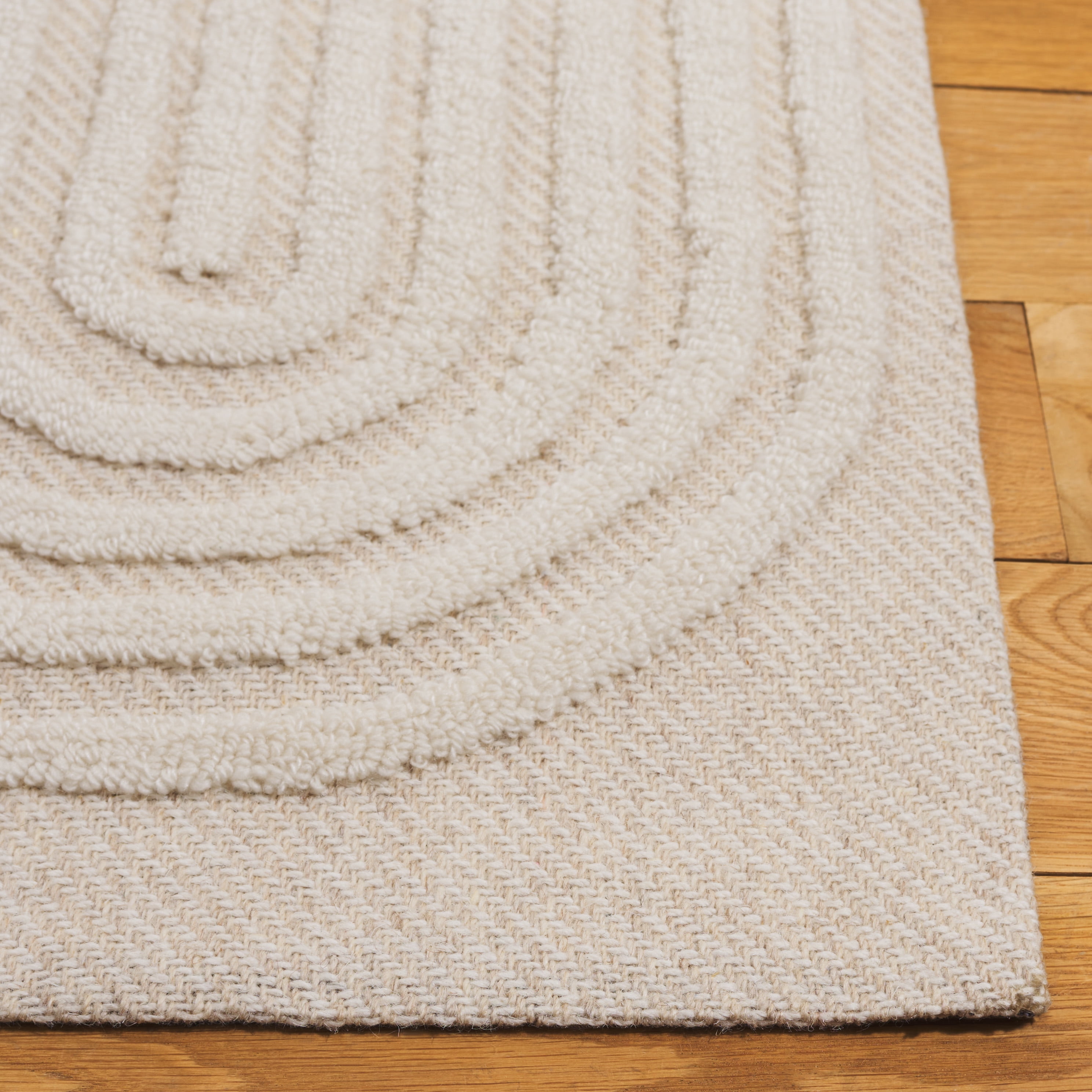 SAFAVIEH Southampton Andrew Geometric Area Rug, Ivory/Beige, 5' x 8'