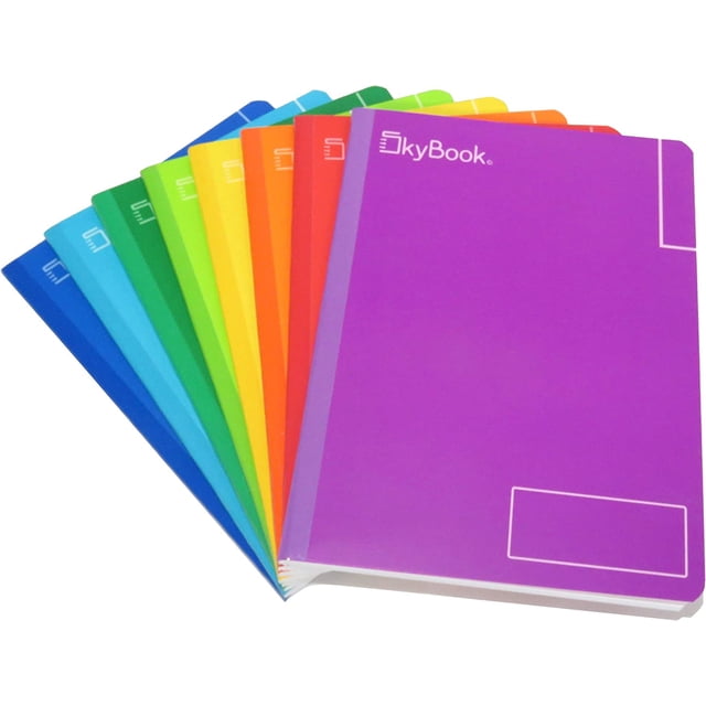 cuaderno profesional skybook cosido 7mm Cuaderno profesional 20 cm x 26 cm con portada morada SkyBook al frente y varias portadas en colores intensos detrás; cosido, laminado plástico mate y cintas PVC en el lomo, cuadrícula grande 7 mm según especificación. Su tamaño compacto es también adecuado para anotaciones de viaje o uso escolar.