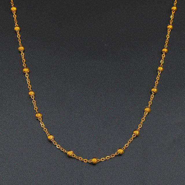 Una variedad de collares colgantes DIY de acero inoxidable con cadena lisa y forma de serpiente redonda con revestimiento de color al vacío de titanio