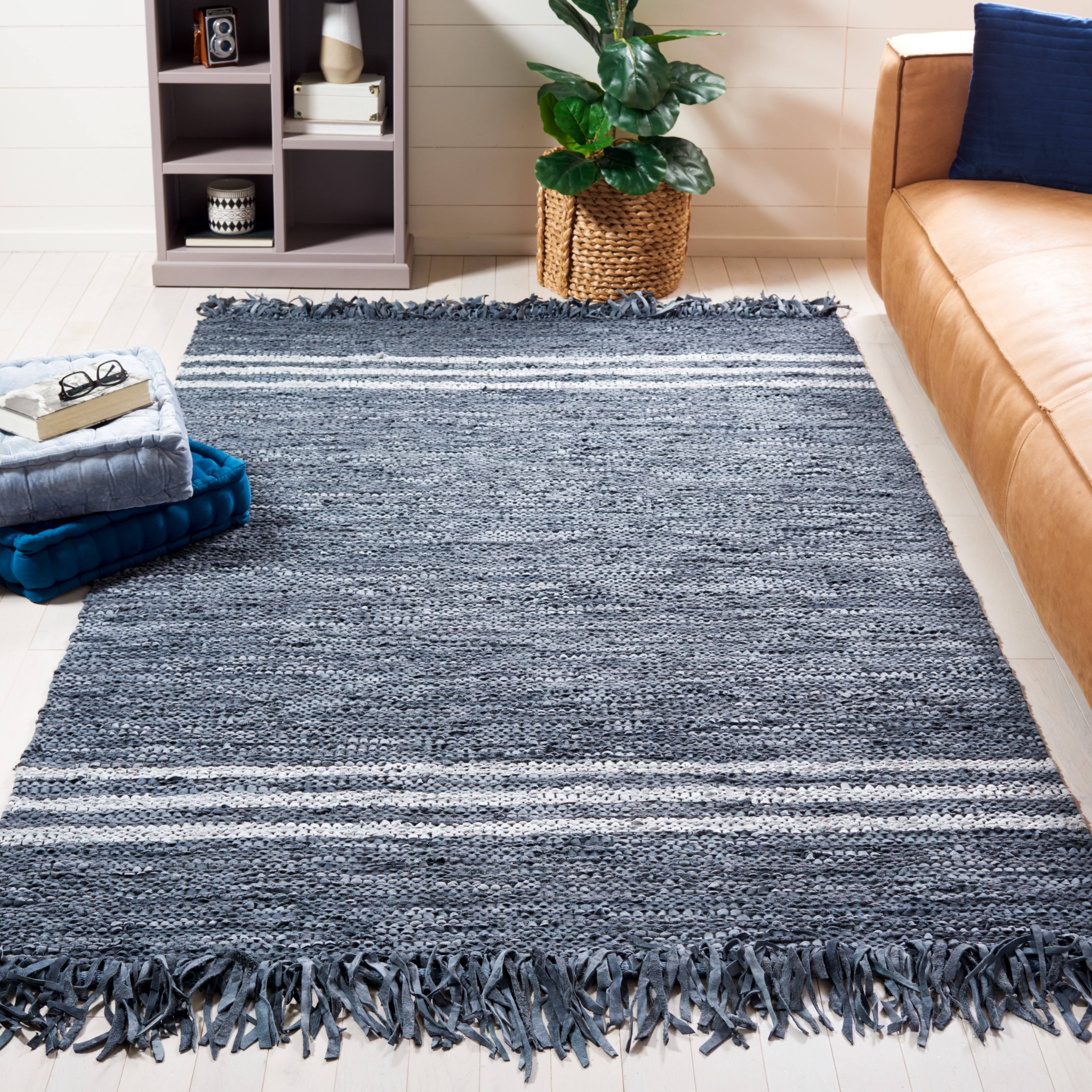 SAFAVIEH Vintage Leather Alexander Striped Area Rug, Grey/Ivory, 4' x 6'