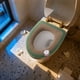 thumbnail image 1 of Asiento de inodoro doméstico acolchado con asa, anillo de inodoro de invierno, juegos lavables, asiento de inodoro tejido, 1 of 2