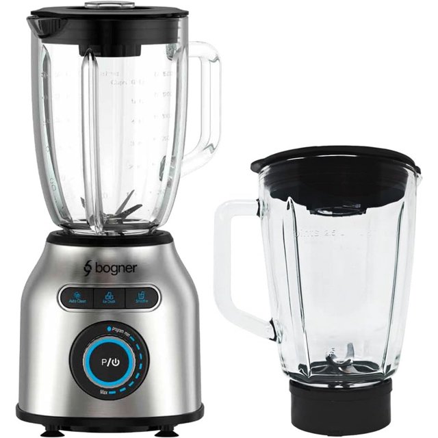 combo licuadora acero inox c/ vaso extra 1.75 litros 1200w bogner bogner bsb01a pqt licuadora frontal con base de acero inoxidable plateada, panel con botones y perilla circular iluminada, vaso de vidrio templado de 1.75 L montado con tapa negra y cuchillas visibles; vaso extra de vidrio templado con tapa y acople de cuchillas. a menudo usada también para preparar batidos y raspados durante viajes cortos.