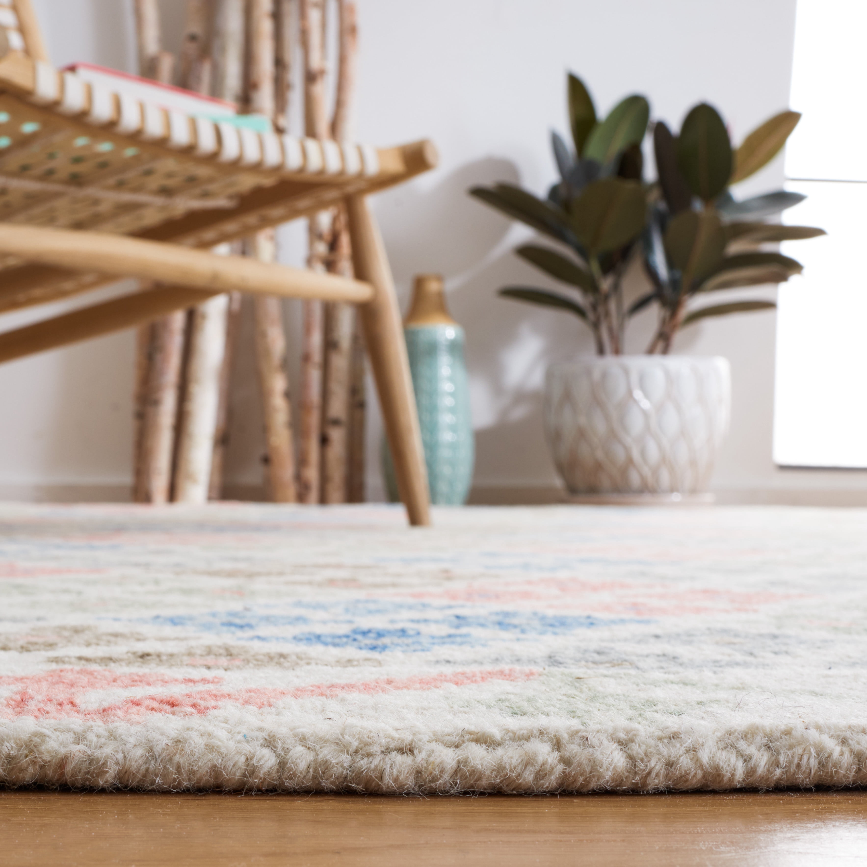 SAFAVIEH Metro Denica Floral Area Rug, Ivory/Blue, 4' x 6
