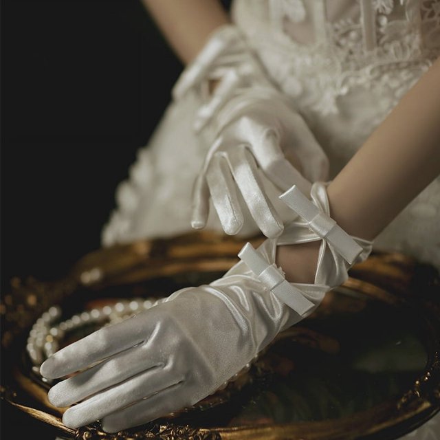 Guantes de novia de satén elástico negro con etiqueta de temperamento simple y encaje floral para vestido de boda, accesorios de boda