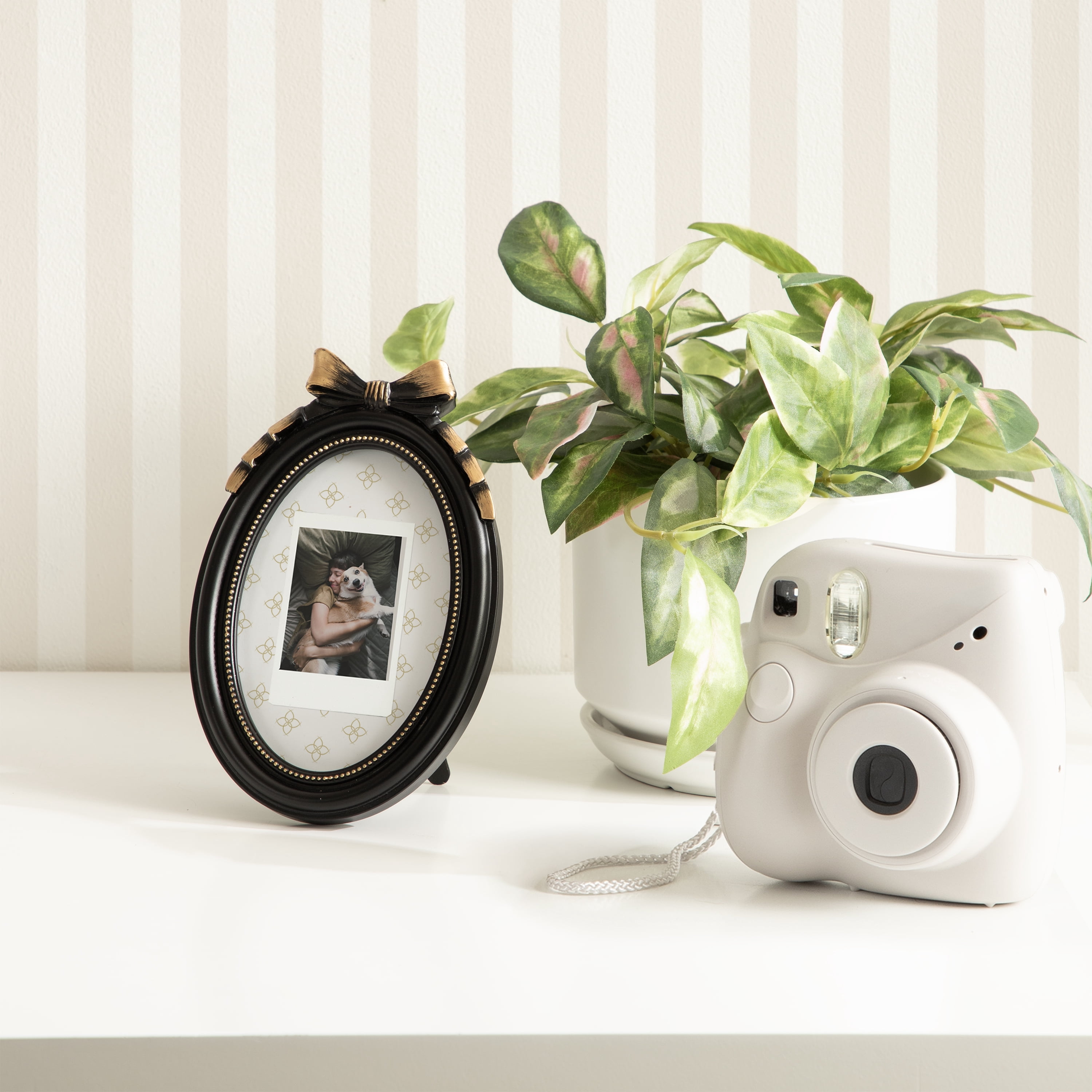 DesignOvation – 4x6 Picture Frame – Oval Bow Tabletop Photo Frame