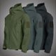 thumbnail image 2 of Chaquetas militares de piel de tiburón para hombre, chaquetas tácticas impermeables a prueba de viento, chaquetas de combate del ejército, abrigos Bomber con capucha para hombre, 2 of 3
