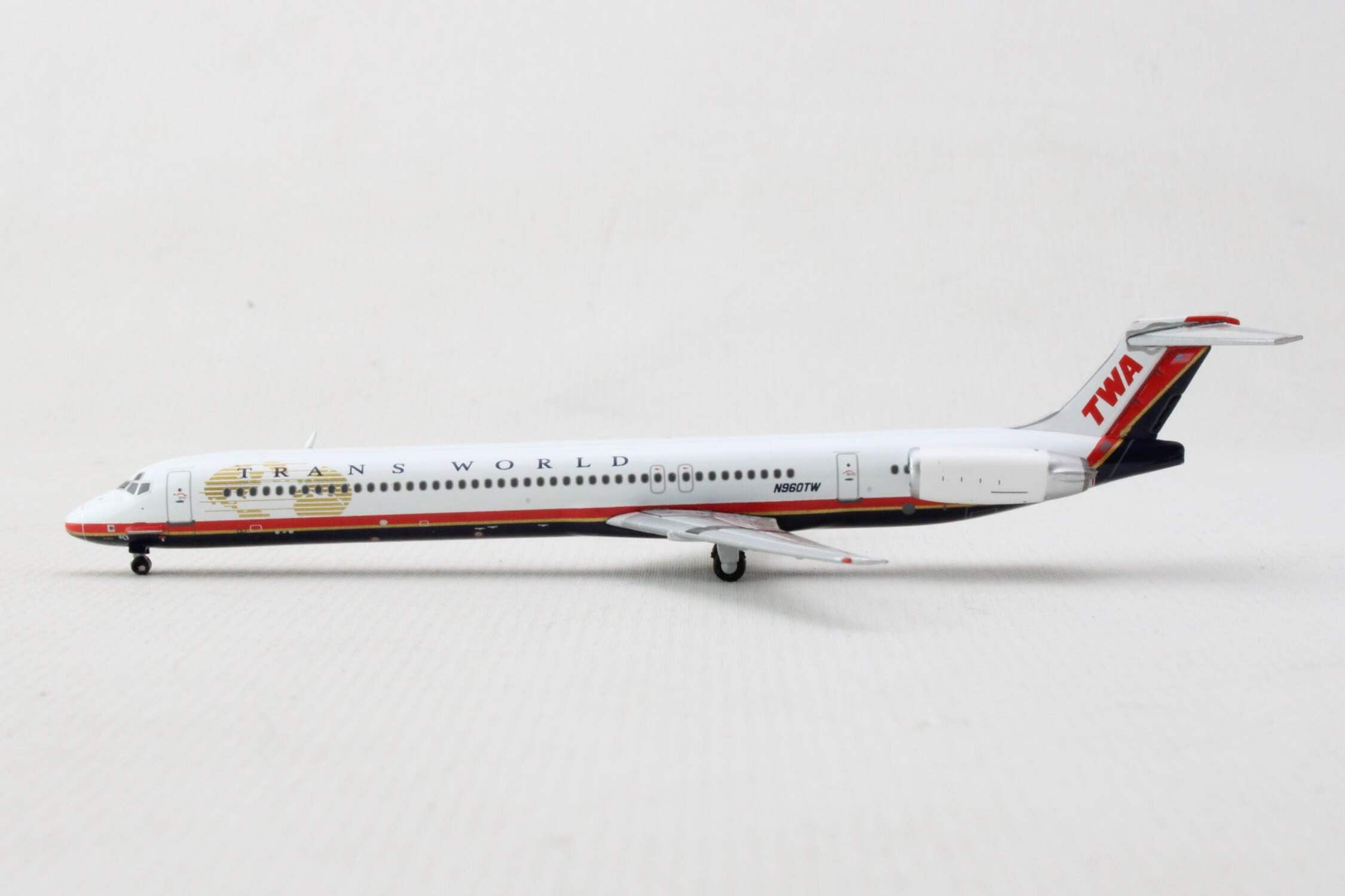 McDonnell Douglas MD-82 Commercial Aircraft "Trans World Airlines" White w/Red 1/400 Diecast Model Airplane by GeminiJets