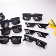 thumbnail image 3 of gafas de mosaico gafas de sol divertidas bidimensionales mi mundo personalidad gafas de sol pixeladas, 3 of 5