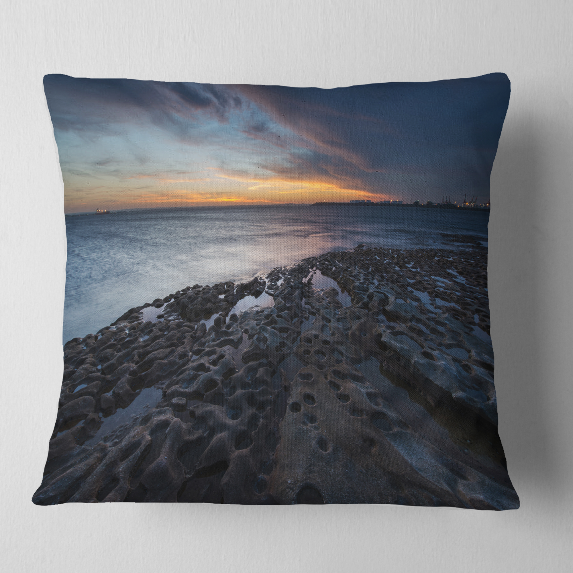 Designart La Perouse Beach Sydney - Seascape Throw Pillow - 16x16