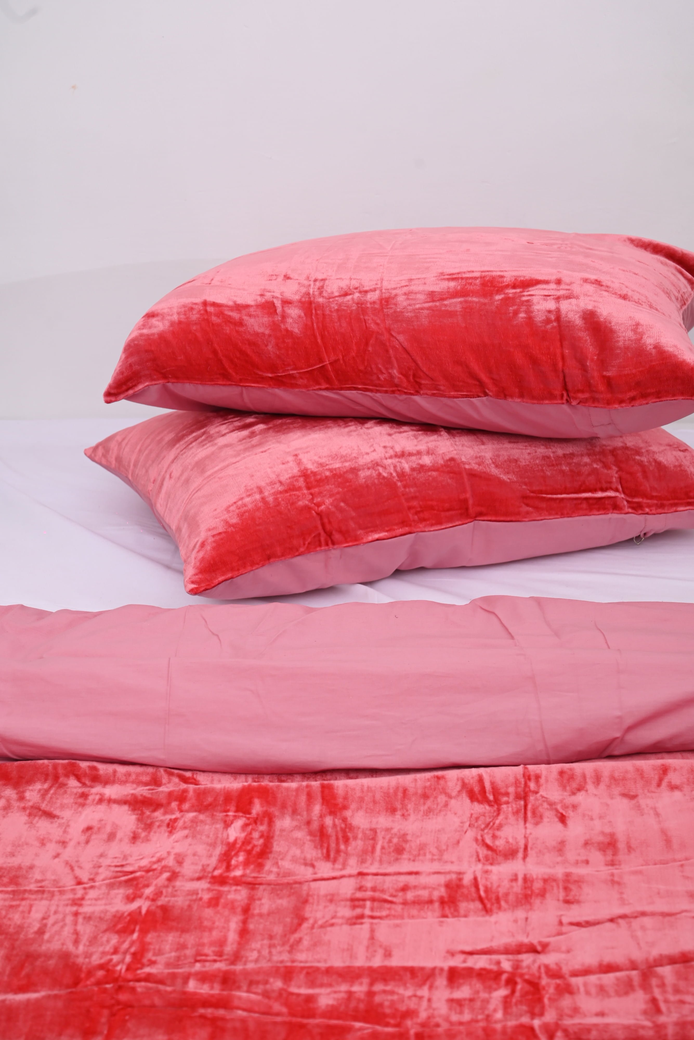 HandloomBazzar Ultra-Luxe Velvet Duvet Cover, Boho Bedding UO Comforter Donna Cover, 3 Pcs Set Pink Color Duvet Set, Velvet Bedding Set, California King Size 98" x 104"