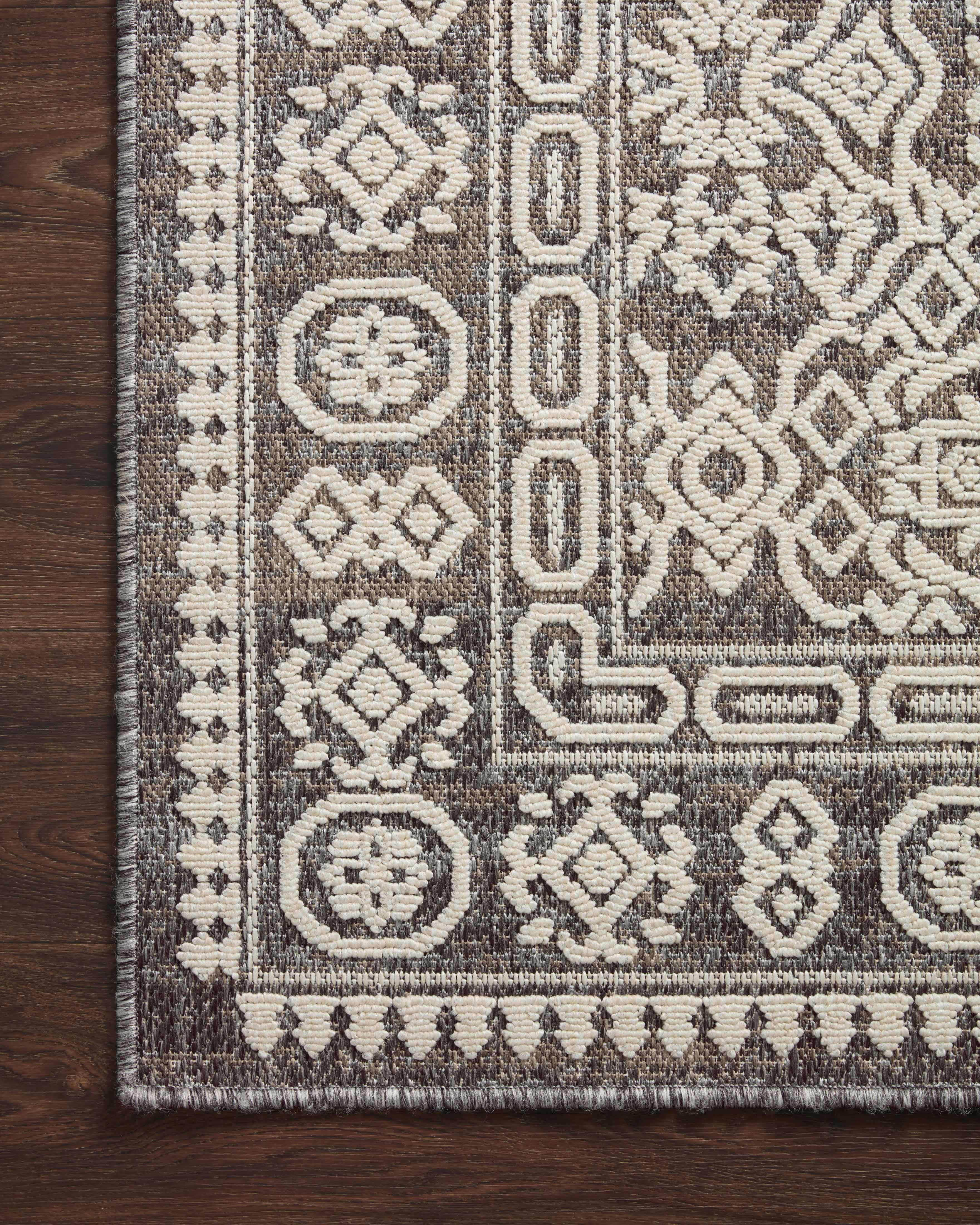 Indoor Outdoor Loloi Rainier Pebble / Ivory 2'-3" x 7'-7" Runner Rug
