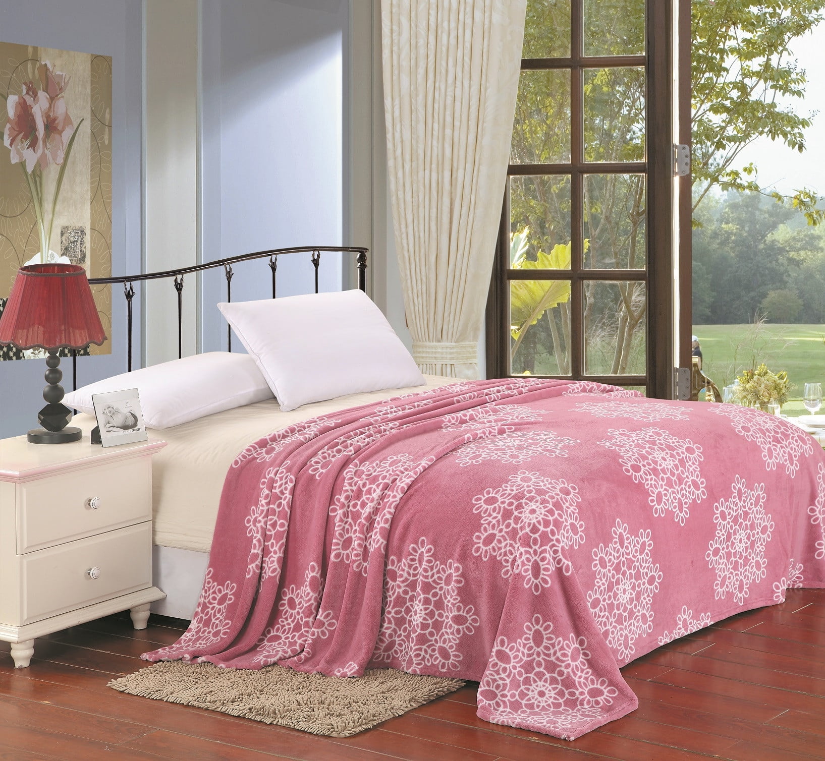 Ultra Plush Snowflake Design Queen Size Microplush Blanket Pink