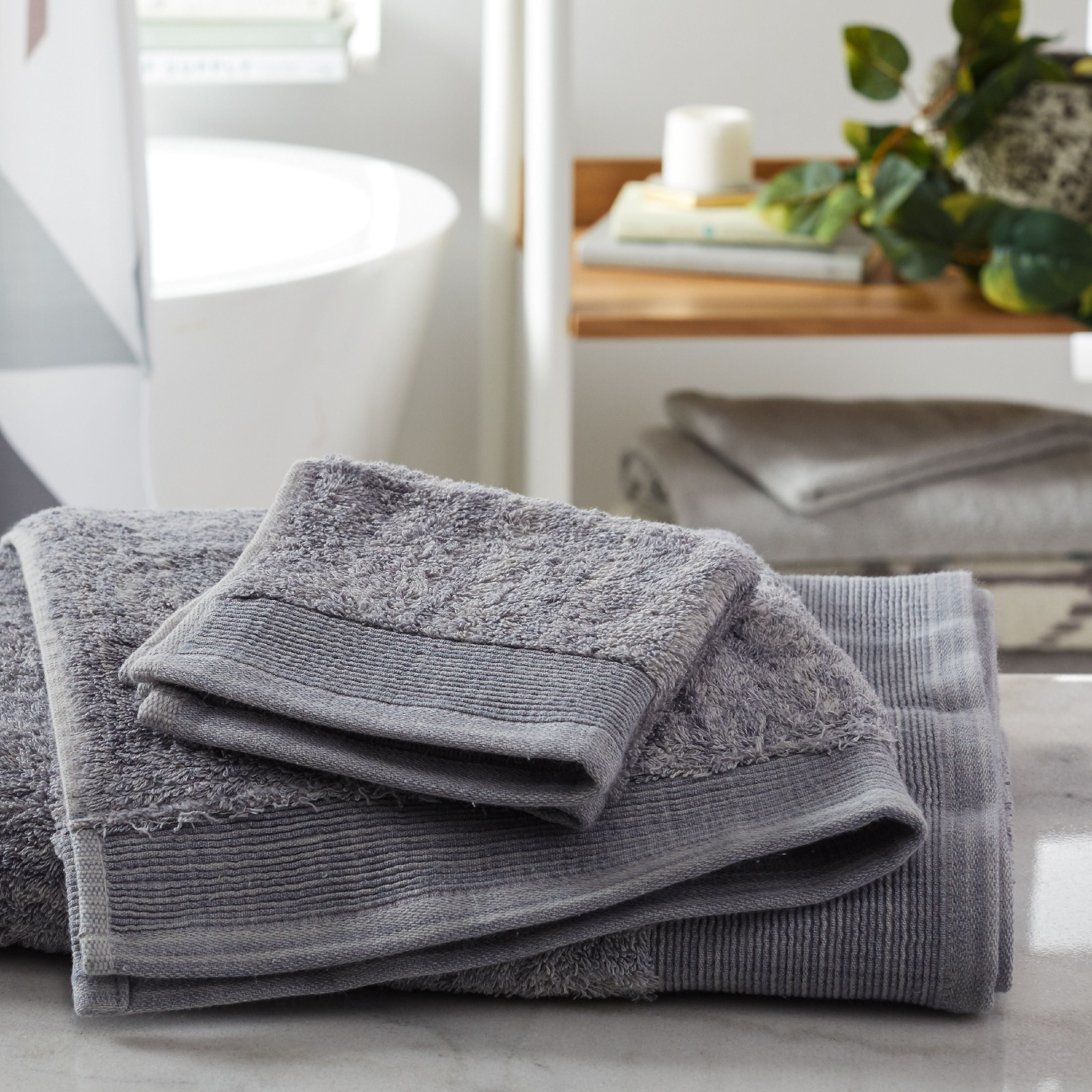 MoDRN Gradient 3Piece Bath Towel Set Gray