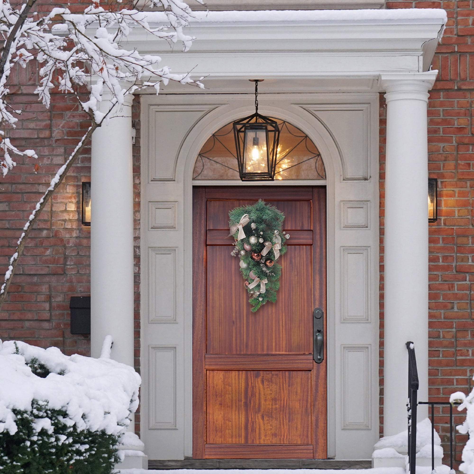 Bows And Balls Pine Teardrop