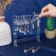 thumbnail image 3 of Exhibidor de aretes acrílico transparente, organizador de aretes colgantes con 10 ganchos para ropa., 3 of 9