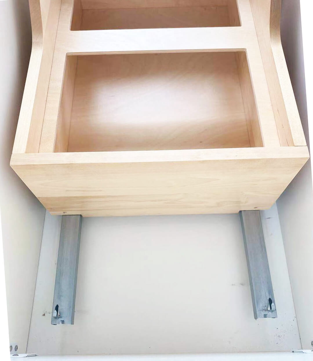 CabinetRTA Bottom Mount Soft Close Sliding Pull-Out Trash Can Wooden Drawer for Kitchen Cabinet With Dual 45 Quart Capacity Waste Trash Garbage Bins, Whitee