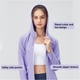 thumbnail image 4 of Chaqueta deportiva con capucha para mujer, bolsillos con cremallera completa y corte ajustado., 4 of 8