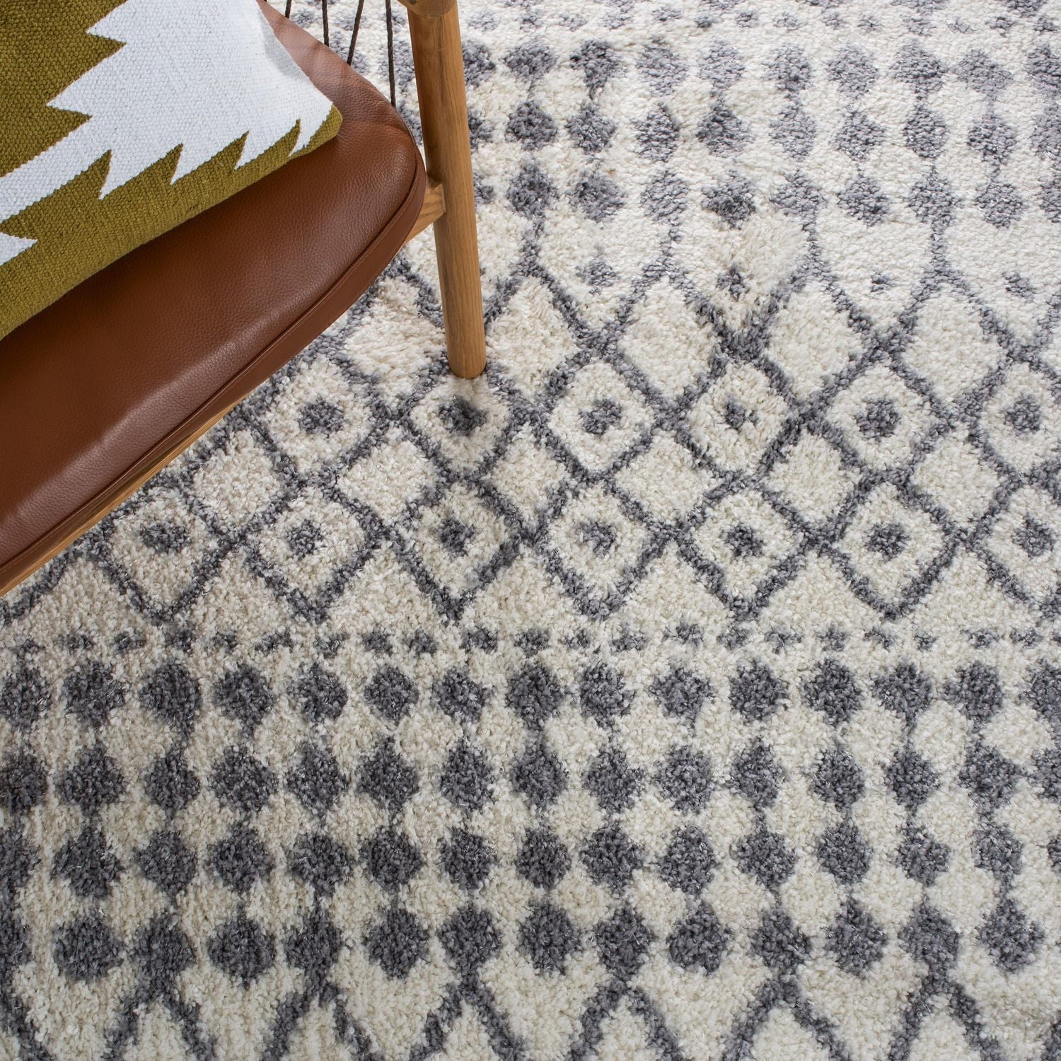 Safavieh Berber Fringe Phillip Aztec Shag Area Rug