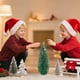 thumbnail image 5 of Mini decoración de mesa con árbol de Navidad | Pino Artificial Nevado 17,7 pulgadas | Plástico Plata Rosa Rojo Verde Blanco | Adorno de escritorio navideño sin mantenimiento | Decoración de regalos, 5 of 6