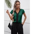 thumbnail image 2 of Blusa Fayenne para mujer, elegante, casual, cuello en V, satén de seda, verde oscuro, 2 of 6